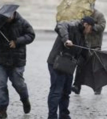 Синоптики попереджають українців про сильні пориви вітру