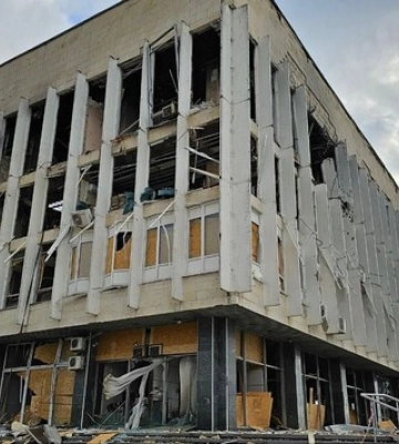 Оккупанты ударили по областной библиотеке в Херсоне, вспыхнул пожар