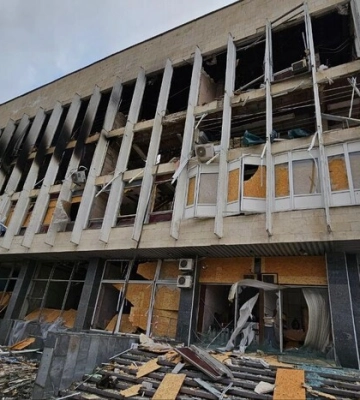 Окупанти зруйнували обласну бібліотеку в Херсоні