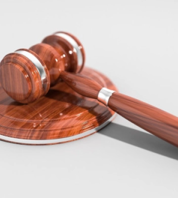 У Благовіщенському суд призначив рік іспитового терміну працівниці Укрпошти за привласнення 30 тис. грн