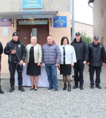 На Рахівщині приступили до несення служби ще два поліцейські офіцери громади