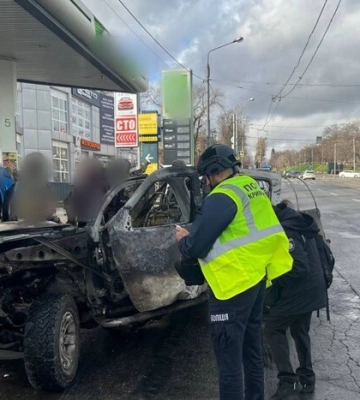 НА АЗС спалахнуло авто: стали відомі подробиці вибуху у Харкові