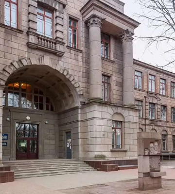 В Днепре преподавательница медуниверситета заставляла студентку говорить на русском языке