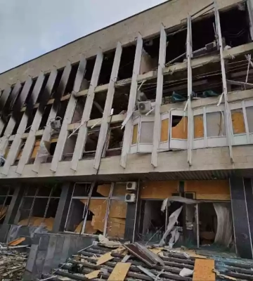 Окупанти б&#039;ють по Херсону: сильне пошкодження обласної бібліотеки