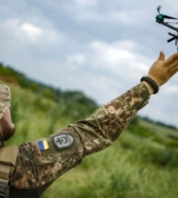 Донька загиблого воїна з Ратнівщини збирає кошти на дрони для військових