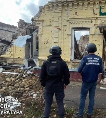 Наслідки ворожих ударів по Вовчанську: пошкоджено будинки та цивільне підприємство. ФОТО