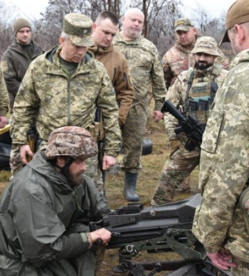 Сирський відвідав бойові частини на Бахмутському та Лиманському напрямках