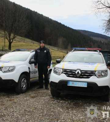 На Рахівщині приступили до несення служби ще два поліцейські офіцери громади