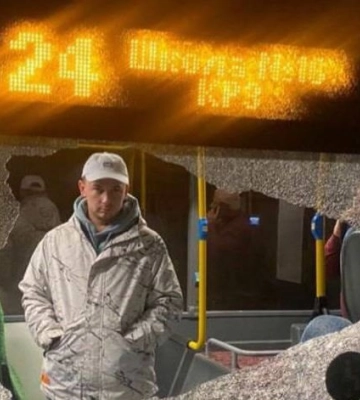 Скло влетіло у салон з людьми: в Луцьку підлітки жбурнули камінь у вікно маршрутки