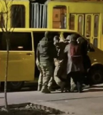 Львовский ТЦК привлечет к ответственности сотрудников, которые затолкали мужчину в авто