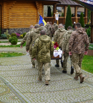 Загинув від важких поранень: на Волині попрощалися із штаб-сержантом Олександром Новосадом