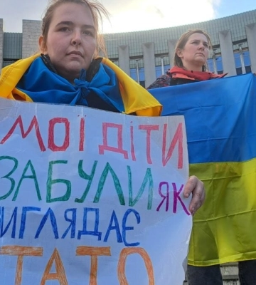 «Діти забули, як виглядає тато»: У багатьох містах України пройшли акції на підтримку демобілізації