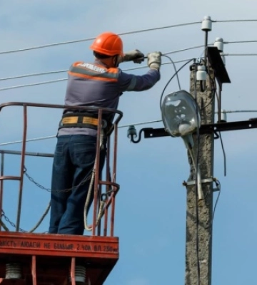 В усіх громадах Полтавщини відновили електропостачання