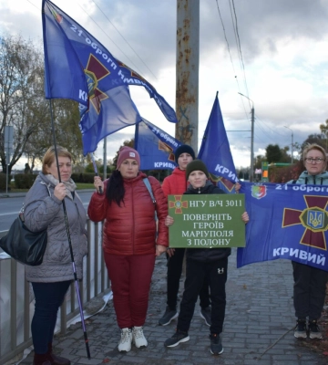 &quot;Україно, поверни своїх героїв!&quot;: в Дніпрі відбувся автозабіг на підтримку полонених захисників Маріуполя