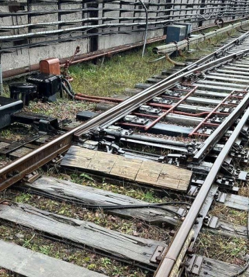 В електродепо дніпровського метрополітену провели ремонт важливої колії