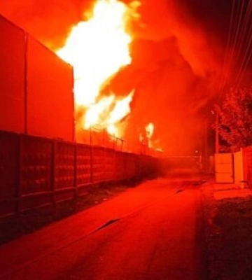 У Дарницькому районі Києва виникла масштабна пожежа, відомо про одного постраждалого, - Кличко