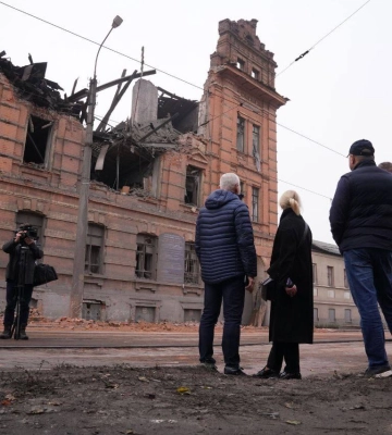 ДСНС: Стіну зруйнованого вночі коледжу в Харкові завалили рятувальники (відео)