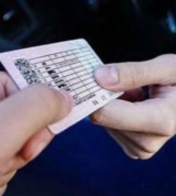 Житель Одещини порушив правила та пред’явив поліцейським підроблене водійське посвідчення