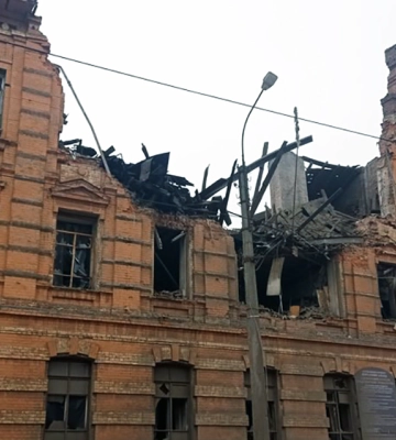 Після нічної атаки російських «шахедів» у Харкові відновлюють світло