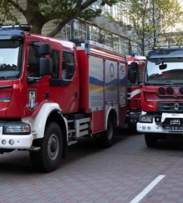 Київські рятувальники отримали ще три сучасні пожежні автомобілі від Німеччини