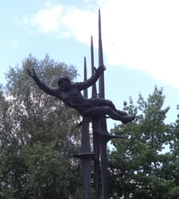 У Львові демонтують «пам’ятник Терешковій»