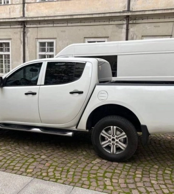 Львів передав військовим ще два автомобілі