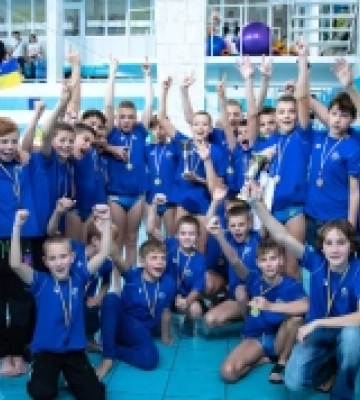 Змагалися понад 60 учасників: пройшов відкритий чемпіонат Ужгорода з водного поло серед хлопців та дівчат