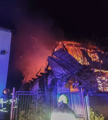 Закарпатські рятувальники ліквідували пожежу в дачному будинку