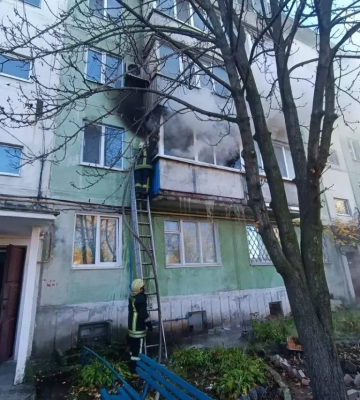 У Полтаві через пожежу в житловому будинку евакуювали людину