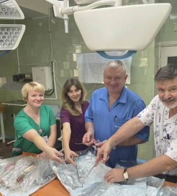 Рівненська обласна дитяча лікарня отримала хірургічні набори від благодійників з Німеччини