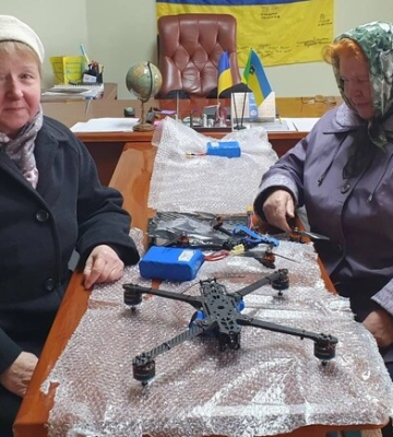 Пенсіонерки з Києва відкладали пенсію, аби купити дрони для ЗСУ
