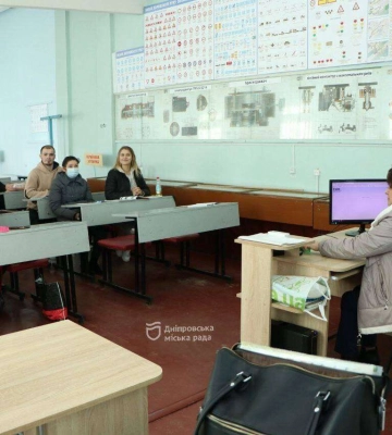 Безкоштовне навчання, стипендія та житло: КП «Дніпровський електротранспорт» готує нову групу водіїв