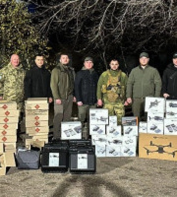 Представники Київщини передали бійцям 72-ї бригади 96 дронів та інше необхідне обладнання