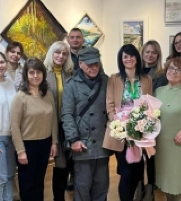 «Сила кольору»: у Радивилові відкрили виставку місцевої художниці