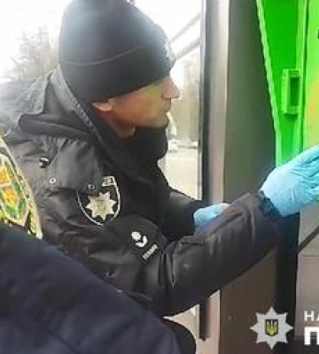 За ніч могли обікрасти від 3 до 5 терміналів: поліція затримала двох жителів Кременчука