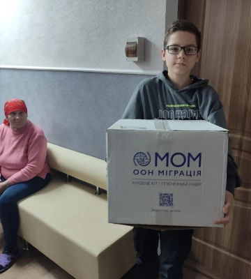 У Конотопі переселенці, які мешкають в соціальному хостелі, отримали гумдопомогу