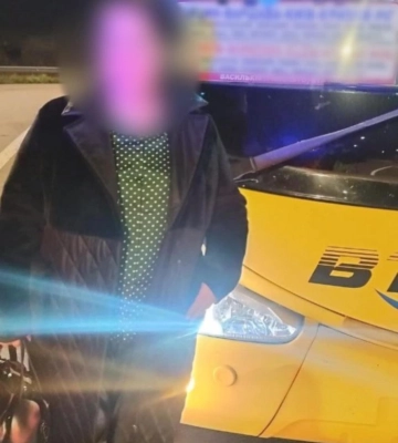 Пішла по каву, а автобус поїхав. Рівненські патрульні допомогли жінці