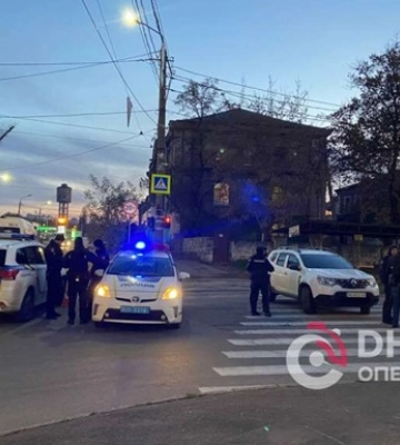 В Днепре из окна Lexus мерзавцы бросили гранату на остановку, есть раненый