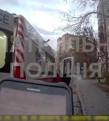 У Харкові патрульні визволили безпорадного чоловіка з квартири (відео)