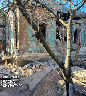 Оккупанты обстреляли Казачью Лопань, 85-летнюю женщину достали из-под завалов