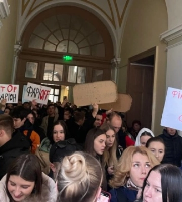 Студенти Львівської політехніки вийшли на мітинг проти Фаріон