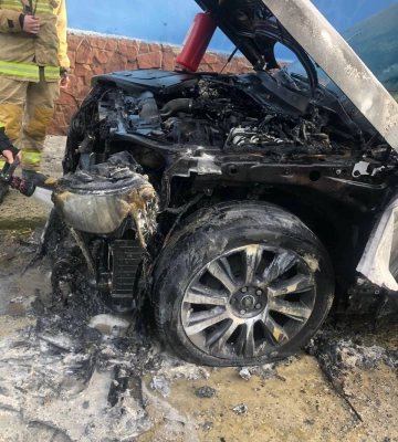 Іноземець з Volkswagen Touareg підпалив Range Rover у Львові