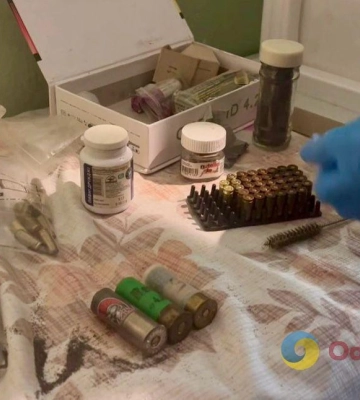 28-річному жителю Ізмаїла загрожує сім років позбавлення волі за незаконне зберігання зброї та наркотиків