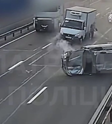 На київському мості у авто під час руху відірвалося колесо: сталася серйозна ДТП