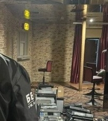 До мільйона гривень заробітку з одного закладу: у Києві викриnj мережу підпільних ігрових залів