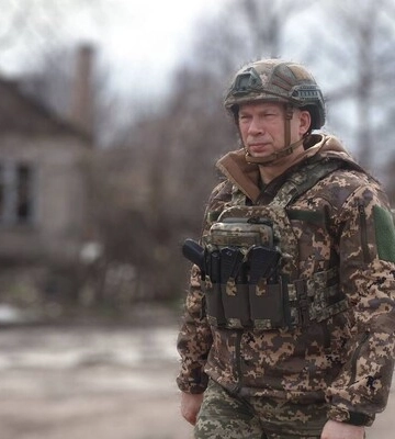 Росіяни намагаються перехопити ініціативу на півночі та півдні від Бахмута, - Сирський