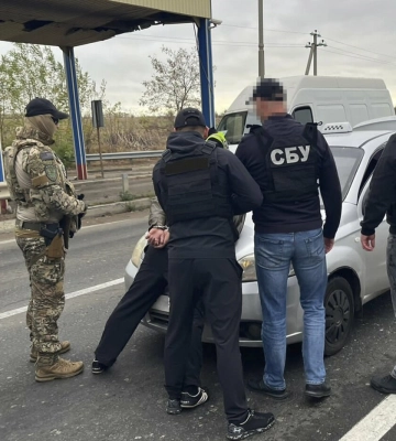 Від 2500 до 5500 тисяч доларів США: СБУ Дніпропетровщини заблокувала черговий незаконний канал виїзду ухилянтів