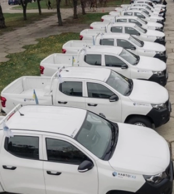 На Полтавщині військовим передали десять пікапів