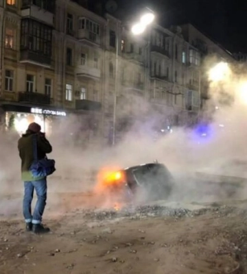 У столиці прорвало трубу з гарячою водою: затоплений підземний перехід (відео)