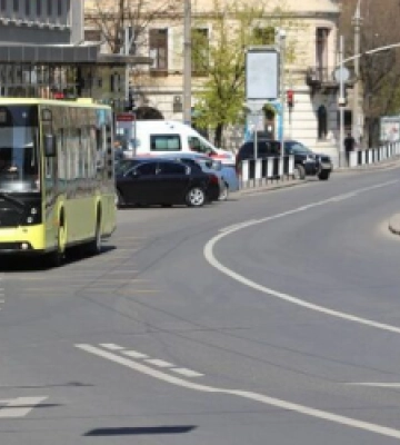 70-річна жінка у Львові потрапила під колеса автобуса